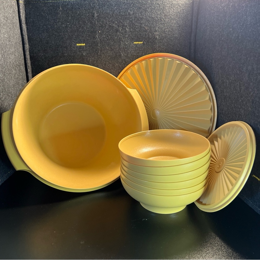 VTG Tupperware #880 Salad‎ Bowl W Lid & 6 bowls W/ 1 Lid #890 Harvest Gold EUC